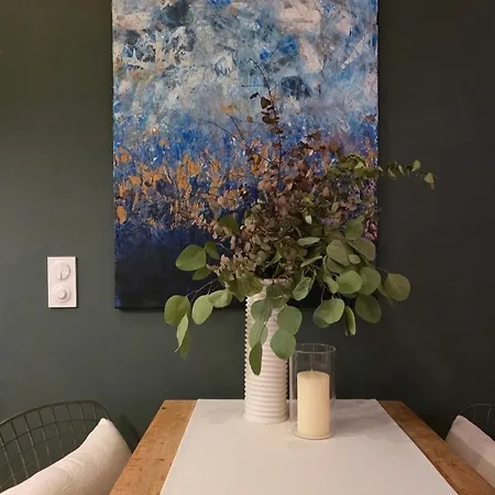 Stylish & Cozy In The Heart Of Old *