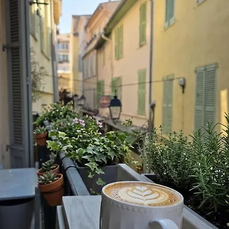 Stylish & Cozy In The Heart Of Old *